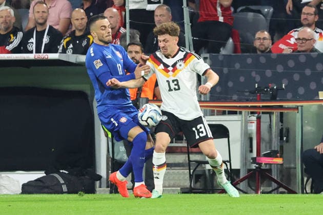 01.10.2026, xrekx, Fussball UEFA Nations League, Deutschland - Serbien v.l. Filip Kostic (Serbien) Philipp Treu (Deutschland) Zweikampf, Aktion, action, battle for the ball München