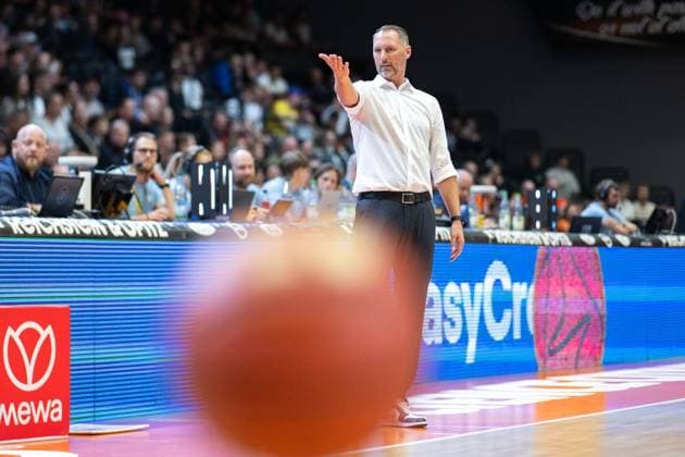 BASKETBALL EASYCREDIT BBL 1. SPIELTAG - SCIENCE CITY JENA - RASTA VECHTA ** NUR FÜR REDAKTIONELLE ZWECKE ** EDITORIAL USE ONLY **<p>01 10 2026-Jena: Basketball easyCredit BBL 1. Basketball-Bundesliga Saison 2026 2027 1. Spieltag Sparkassen-Arena Science City Jena - RASTA Vechta im Foto: Head Coach Steven Esterkamp (Science City Jena) ( Deutschland Thueringen Jena Copyright: SaschaxFromm