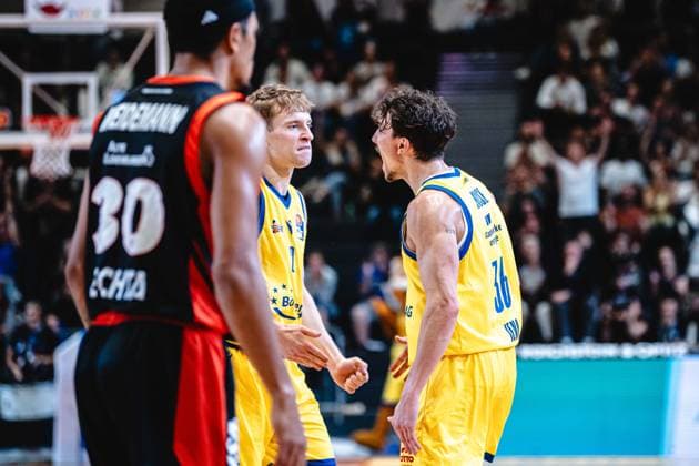 easycredit BBL Basketball Bundesliga 2026 2027 Nachholspiel 1. Spieltag Science City Jena vs RASTA Vechta am 01.10.2026 v.re. emotional Kristofer Kraus und Raphael Falkenthal, beide Jena Sparkassen Arena