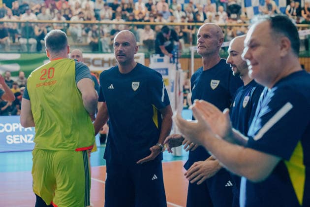 VOLLEYBALL - Coppa Pallavolo Senza Confini HARTBERG,AUSTRIA,01.OCT.26 - VOLLEYBALL - Coppa Pallavolo Senza Confini, TSV Hartberg vs Verona Volley. Image shows head coach Fabio Soli (Verona).  GEPAxpictures xRomanxKoenigshofer
