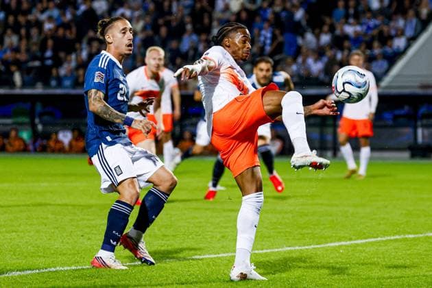THESSALONIKI - Crysencio Summerville of the Netherlands passes the ball under pressure from Kostas Tsimikas of Greece during the UEFA Nations League match between Greece and the Netherlands at the Toumba Stadium on 1 October 2026 in Thessaloniki, Greece. MARCEL TER BALS ANP UEFA Nations League 2026 27 xVIxANPxSportx xMarcelxterxBalsxIVx 571091099 originalFilename: 571091099.jpg
