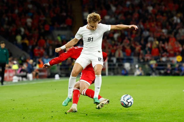 Cardiff, Wales, 1st October 2026. Andreas Schjelderup of Norway and Neco Williams of Wales during the Wales vs Norway UEFA Nations League match at the Cardiff City Stadium, Cardiff. Picture credit should read: Cody Froggatt Sportimage EDITORIAL USE ONLY. No use with unauthorised audio, video, data, fixture lists, club league logos or live services. Online in-match use limited to 120 images, no video emulation. No use in betting, games or single club league player publications. SPI_048_CF_WALES_NORWAY SPI-5050-0048
