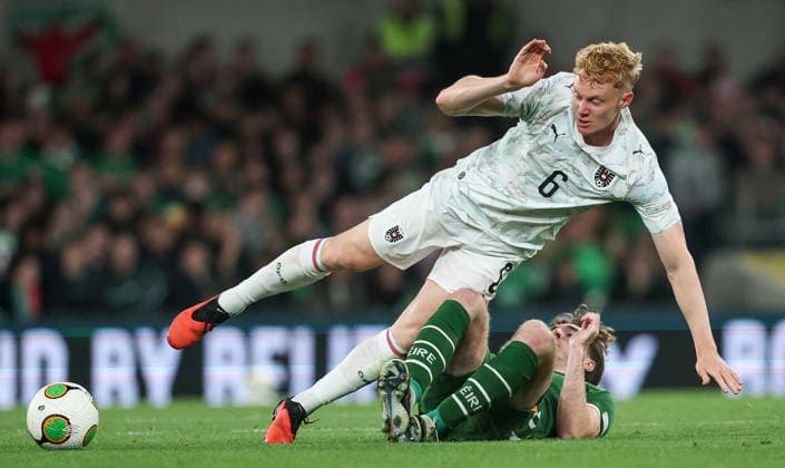 UEFA Nations League Group Stage, Aviva Stadium, Dublin 1 10 2026 Republic of Ireland vs Austria Austria s Nicolas Seiwald with Conor Coventry of Ireland Nicolas Seiwald with Conor Coventry 1 10 2026  Copyright: xx NE1L4940