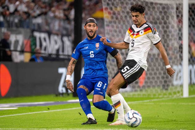 Nemanja Gudelj (SRB) und Aleksandar PavloviÄ‡ (GER). xettx, Deutschland, Muenchen, 01.10.2026, Fussball, Nationalmannschaft, Nations League: Deutschland vs Serbien, Saison 2026 2027, Matchday 3, Allianz Arena