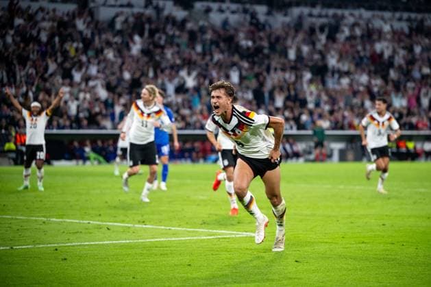01.10.2026, GER, Fussball, Herren, UEFA Nations League Länderspiel, Liga A, 3. Spieltag, Deutschland vs. Serbien Tom Bischof ( Deutschland, 8 ) jubelt über das Tor zum 1:0 München Allianz Arena Bayern Deutschland Copyright: xNordphoto Memmlerx