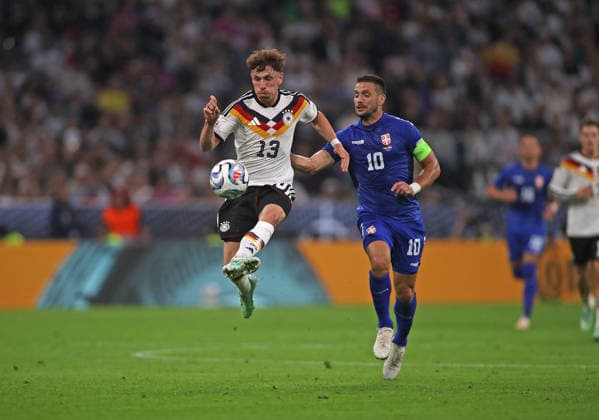 Deutschland - Serbien, Fussball, Herren, Saison 2026 2027, Länderspiel, Nations League, 3.Spieltag, Liga A, Gruppe 2, Allianz Arena Philipp Treu (Deutschland) (li.) mit Dusan Tadic (Serbien) (re.) im Zweikampf um den Ball