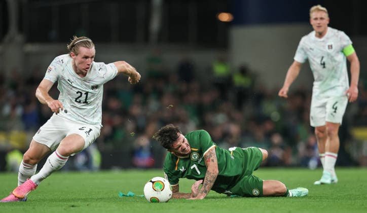 UEFA Nations League Group Stage, Aviva Stadium, Dublin 1 10 2026 Republic of Ireland vs Austria Austria s Patrick Wimmer with Troy Parrott of Ireland Patrick Wimmer with Troy Parrott 1 10 2026  Copyright: xx NE1L5146