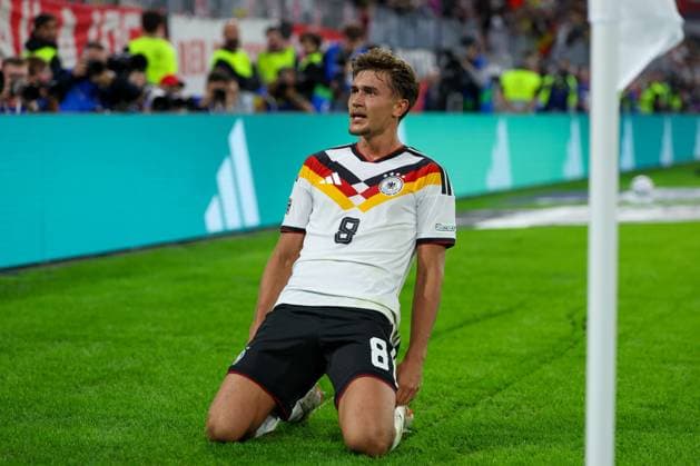 Torjubel von Tom Bischof 8 (Deutschland) zum 1:0, Deutschland vs. Serbien, Fussball, UEFA Nations League, 3. Spieltag, 01.10.2026 Muenchen Bayern Deutschland