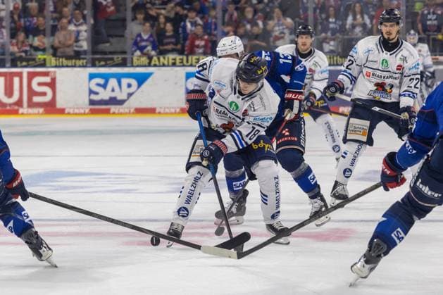 DEL, Deutsche Eishockey Liga Saison 2026 27, 5. Spieltag: Adler Mannheim gegen Iserlohn Roosters Lua Niehus (18, Iserlohn) auf dem Weg nach vorne Copyright: xUdoxHerrmannx