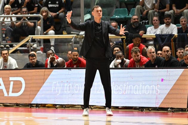 Virtus Bologna v Olympiacos Piraeus - Euroleague 2026 2027 Giorgios Bartzokas, head coach of Olympiacos Piraeus Basketball, during the EuroLeague Basketball Championship 2026 2027, Matchday 3 of the regular season game between Virtus Bologna and Olympiacos Piraeus at PalaDozza in Bologna, Italy, on October 1, 2026. Bologna Italy  Copyright: xRobertoxTommasinix originalFilename:tommasini-virtusbo261001_np2oy.jpg