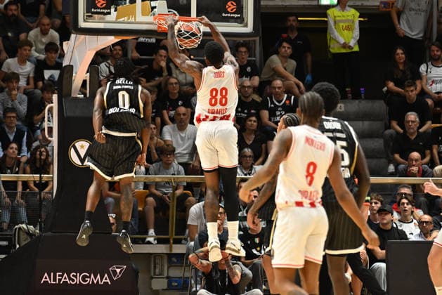 Virtus Bologna v Olympiacos Piraeus - Euroleague 2026 2027 Tyrique Jones of Olympiacos Piraeus Basketball during the EuroLeague Basketball Championship 2026 2027, Matchday 3 of the regular season game between Virtus Bologna and Olympiacos Piraeus at PalaDozza in Bologna, Italy, on October 1, 2026. Bologna Italy  Copyright: xRobertoxTommasinix originalFilename:tommasini-virtusbo261001_npvuP.jpg