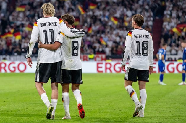 Nick Woltemade (Deutschland, 11) freut sich mit Tom Bischof (Deutschland, 08) ueber dessen Tor zum 1:0, rechts Maximilian Mittelstaedt (Deutschland, 18) GER, Deutschland vs. Serbien, Fussball, UEFA Nations League, Ligaphase Liga A, 3. Spieltag, Spielzeit 2026 2027, 01.10.2026 (DFL DFB REGULATIONS PROHIBIT ANY USE OF PHOTOGRAPHS as IMAGE SEQUENCES and or QUASI-VIDEO). Foto: HMB Media Heike Feiner Copyright: HMBxMedia HeikexFeiner