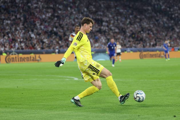 Jonas Urbig (Deutschland, 01) mit Ball, GER, Deutschland vs. Serbien, Fussball, UEFA Nations League, 3. Spieltag, Saison 2026 2027, 01.10.2026, GER, Deutschland vs. Serbien, Fussball, UEFA Nations League, 3. Spieltag, Saison 2026 2027, 01.10.2026 Muenchen Copyright: xEibner-Pressefoto JennixMaulx EP_JML