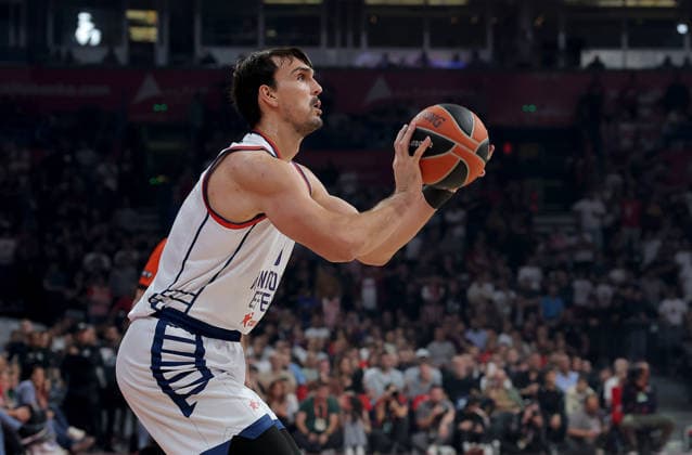 Crvena Zvezda v Efes, Euroleague, season 2026 2027, round 3 Belgrade, Serbia. 1th Oct, 2026. Anadolu Efes Dario Saric during Euroleague basketball match between Crvena Zvezda (Red Star) and Anadolu Efes Istanbul on October 1. 2026. in Belgrade, Serbia. Belgrade Serbia Copyright: xPedjaxMilosavljevic STARSPORTx x2026x