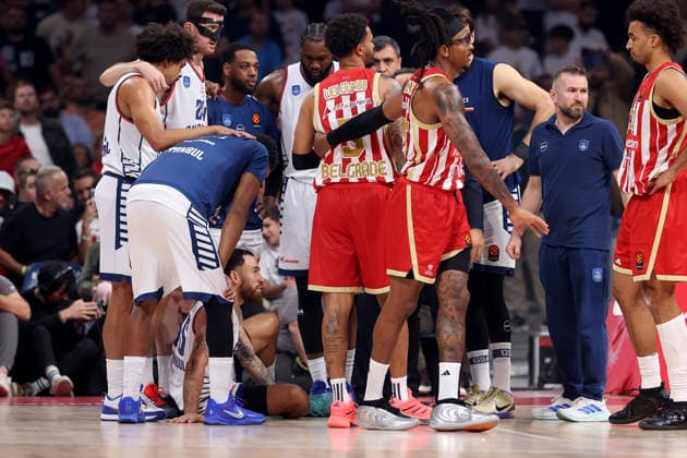 Crvena Zvezda v Efes, Euroleague, season 2026 2027, round 3 Belgrade, Serbia. 1th Oct, 2026. Anadolu Efes Mike James during Euroleague basketball match between Crvena Zvezda (Red Star) and Anadolu Efes Istanbul on October 1. 2026. in Belgrade, Serbia. Belgrade Serbia Copyright: xPedjaxMilosavljevic STARSPORTx x2026x