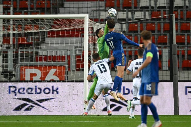 IPA89190100 - Fisnik Asllani (Kosovo) against Assaf Tzur (Israel) during the Nations League, Matchday 3, League B Group B3, between Israel and Kosovo on October 1, 2026, at Nagyerdei Stadium in Debrecen, Hungary  Copyright: xVincenzoxOrlando IPAxSportx xx IPA89190100