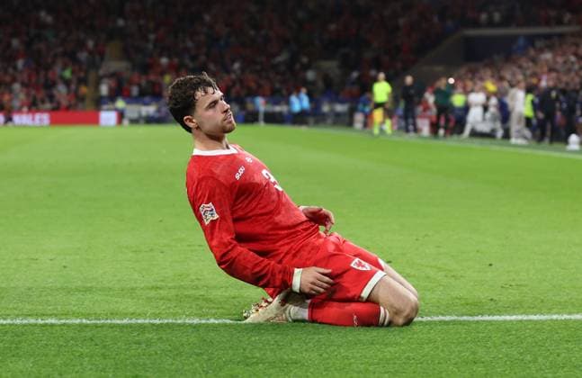 Neco Williams of Wales celebrates scoring a goal to make the score 2-1 Wales v Norway, UEFA Nations League, Football, Cardiff City Stadium, Cardiff, UK - 01 Oct 2026Cardiff Cardiff City Stadium United Kingdom  Copyright: xKieranxMcManus Shutterstockx 17180132aj