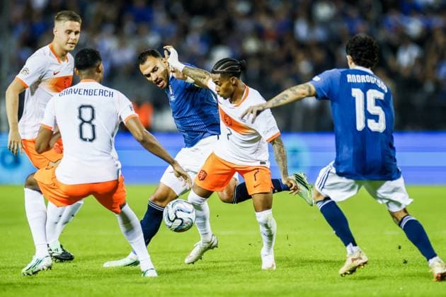 THESSALONIKI - Vangelis Pavlidis of Greece, Crysencio Summerville of the Netherlands (lr) during the UEFA Nations League match between Greece and the Netherlands at Toumba Stadium on 1 October 2026 in Greece. KOEN VAN WEEL ANP xVIxANPxSportx xxANPxIVx 571096202 originalFilename: 571096202.jpg