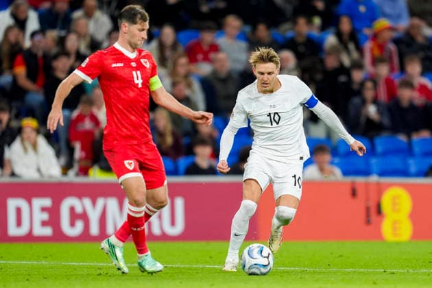 Soccer, Nations League: Wales vs. Norway, Nations League in Cardiff, Wales 20261001 Norway’s Martin Ødegaard and Wales’ Ben Davies during the international soccer match between Wales and Norway in the Nations League at Cardiff City Stadium. Photo: Lise Aserud, NTB, Cardiff, Wales. EDITORIAL USE ONLY. RESTRICTED USE FOR BETTING COMPANIES.  Copyright: xLisexAserudxx xNTBx