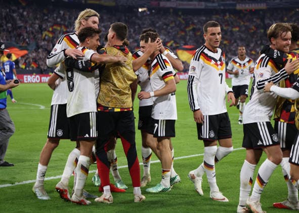 Deutschland - Serbien, Fussball, Herren, Saison 2026 2027, Länderspiel, Nations League, 3.Spieltag, Liga A, Gruppe 2, Allianz Arena 2:0 durch Florian Wirtz (Deutschland) Tor, Jubel, Jubeltraube