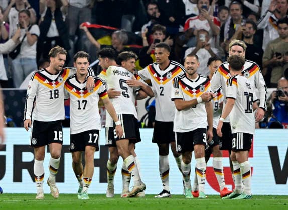 TOR zum 2:0 Florian Wirtz GER (17) Torjubel mit Kollegen DFB Laenderspiel Deutschland GER vs Serbien SER UEFA Nations League am 01.10.2026 DFL REGULATIONS PROHIBIT ANY USE OF PHOTOGRAPHS AS IMAGE SEQUENCES AND OR QUASI-VIDEO DFB Laenderspiel Deutschland GER vs Serbien SER UEFA Nations League