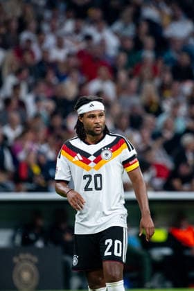 01.10.2026, GER, Fussball, Herren, UEFA Nations League Länderspiel, Liga A, 3. Spieltag, Deutschland vs. Serbien Serge Gnabry ( Deutschland, 20 ) mit Kapitänsbinde München Allianz Arena Bayern Deutschland Copyright: xNordphoto Memmlerx