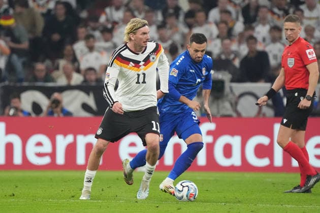 Nick Woltemade (Deutschland Germany) gegen Nemanja Gudelj (Serbien, Serbia) - München 01.10.2026: Deutschland vs. Serbien, UEFA Nations League, 3. Spieltag, Allianz Arena