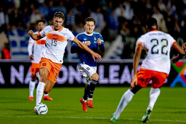 THESSALONIKI - Nederland defender Micky van de Ven during the UEFA Nations League match between Griekenland and Nederland at Toumba Stadion on 1 oktober 2026 in Thessaloniki, Griekenland. (Photo by DeFodi Images) -