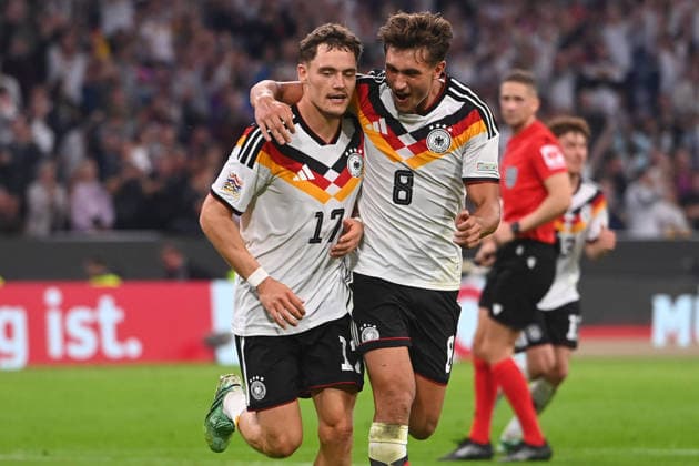Torjubel Florian WIRTZ (GER) mit Tom BISCHOF (GER) nach Tor zum 2-0, Jubel,Freude,Begeisterung,Aktin. Fussball Nations League Gruppenphase, Gruppe B, 3.Spieltag Deutschland (GER) - Serbien (SRB) am 01.10.2026 , ALLIANZ ARENA