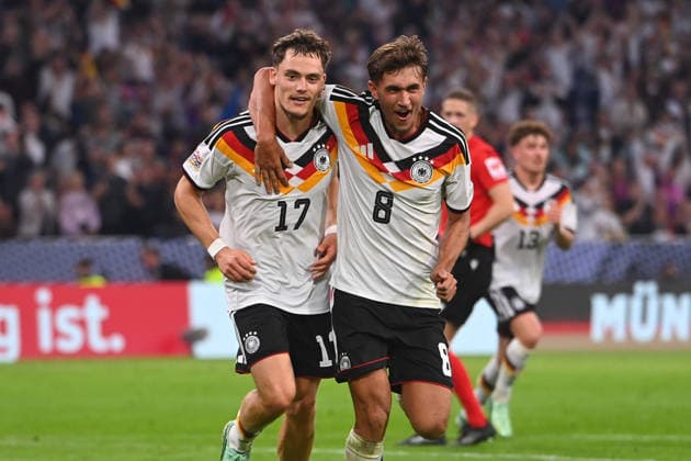 Torjubel Florian WIRTZ (GER) mit Tom BISCHOF (GER) nach Tor zum 2-0, Jubel,Freude,Begeisterung,Aktin. Fussball Nations League Gruppenphase, Gruppe B, 3.Spieltag Deutschland (GER) - Serbien (SRB) am 01.10.2026 , ALLIANZ ARENA