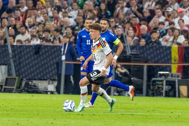 Fussball: UEFA Nations League 2026 - 2027, 3. Spieltag - Deutschland vs Serbien - Allianz-Arena (München) : Philipp Treu (Deutschland, 13) am Ball Copyright: xMichellexLukax