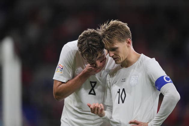 Wales v Norway, UEFA Nations League Sander Berge of Norway in discussion with Martin odegaard of Norway during the UEFA Nations League match between Wales and Norway at Millenium Stadium, Cardiff, UK on 1 October 2026. Cardiff Millenium Stadium Wales UK Editorial use only , Copyright: xAlunxRobertsx PSI-24949-0117