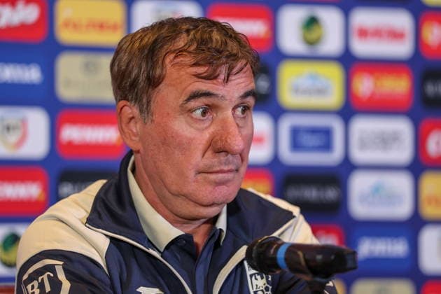 Hotel Westin Warszawa 01.10.2026 Konferencja prasowa reprezentacji Rumunii - - - Romanian football national team, Nationalteam press conference, PK, Pressekonferenz in hotem Westin in Warsaw Gheorghe Hagi Fot. MARCIN SZYMCZYK FOTOPYK NEWSPIX.PL --- newspix.pl POLAND OUT! 