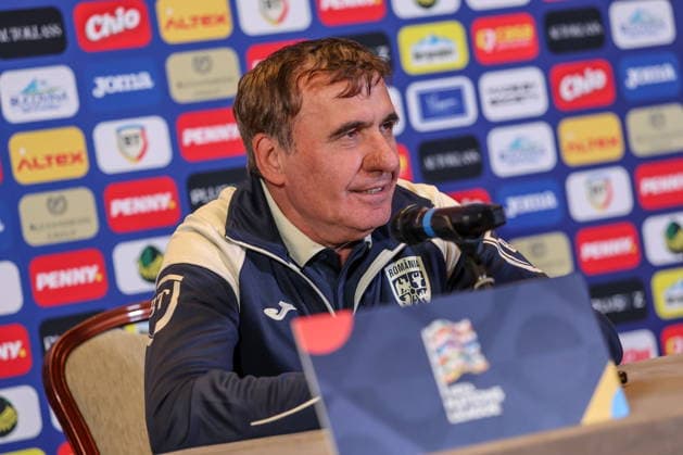 Hotel Westin Warszawa 01.10.2026 Konferencja prasowa reprezentacji Rumunii - - - Romanian football national team, Nationalteam press conference, PK, Pressekonferenz in hotem Westin in Warsaw Gheorghe Hagi Fot. MARCIN SZYMCZYK FOTOPYK NEWSPIX.PL --- newspix.pl POLAND OUT! 