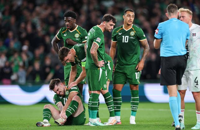 UEFA Nations League Group Stage, Aviva Stadium, Dublin 1 10 2026 Republic of Ireland vs Austria Ireland s Dara O Shea checks on Ryan Manning after he was fouled Dara O Shea checks on Ryan Manning after he was fouled 1 10 2026  Copyright: xx RB1_9760