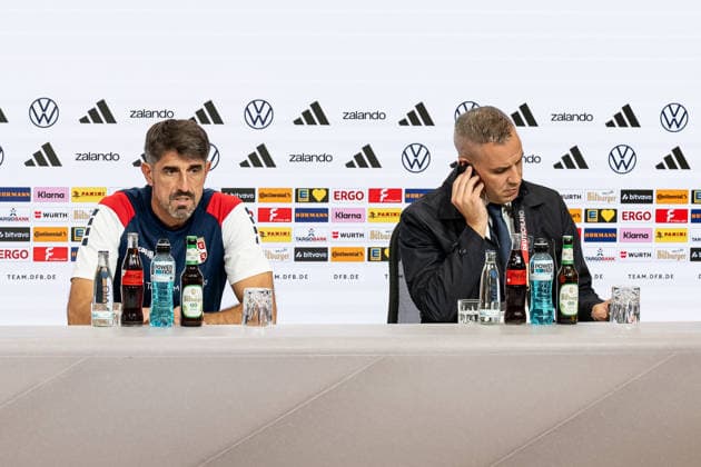 Veljko Paunovic (Chef-Trainer, Serbien) und Milan Vukovic (Pressesprecher, Serbien) bei der Pressekonferenz nach dem Spiel GER, Deutschland vs. Serbien, Fussball, UEFA Nations League, Ligaphase Liga A, 3. Spieltag, Spielzeit 2026 2027, 01.10.2026 (DFL DFB REGULATIONS PROHIBIT ANY USE OF PHOTOGRAPHS as IMAGE SEQUENCES and or QUASI-VIDEO). Foto: HMB Media Heike Feiner Copyright: HMBxMedia HeikexFeiner