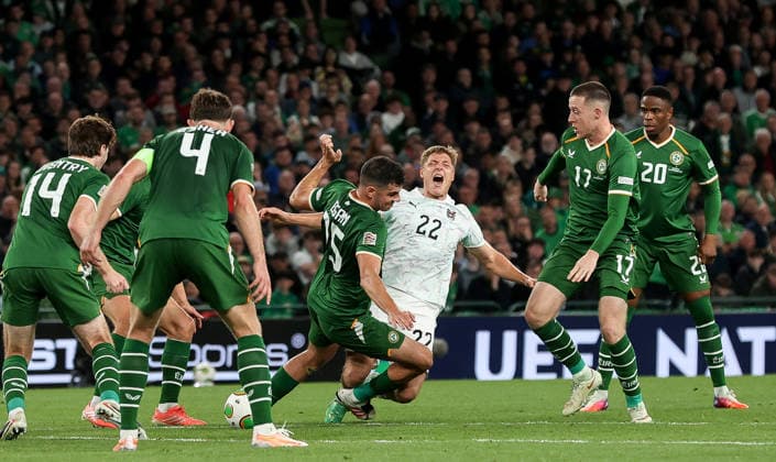 UEFA Nations League Group Stage, Aviva Stadium, Dublin 1 10 2026 Republic of Ireland vs Austria Ireland s John Egan with Alexander Prass of Austria John Egan with Alexander Prass 1 10 2026  Copyright: xx ISS_1028