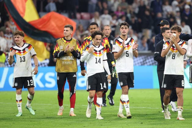 Die Spieler der deutschen Nationalmannschaft bedanken sich bei den Fans nach dem Spiel, GER, Deutschland vs. Serbien, Fussball, UEFA Nations League, 3. Spieltag, Saison 2026 2027, 01.10.2026, GER, Deutschland vs. Serbien, Fussball, UEFA Nations League, 3. Spieltag, Saison 2026 2027, 01.10.2026 Muenchen Copyright: xEibner-Pressefoto JennixMaulx EP_JML