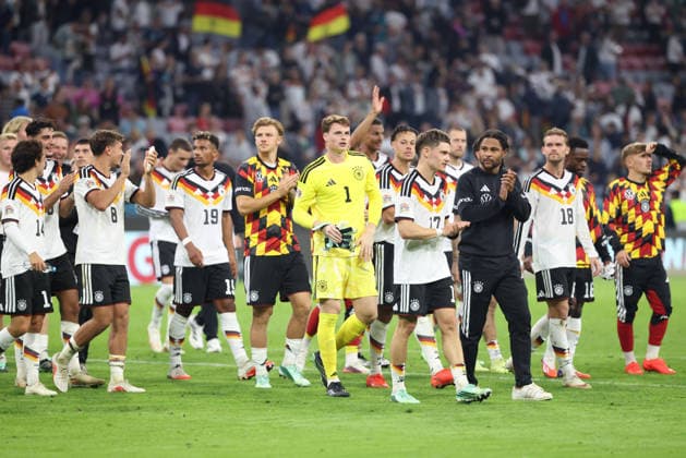Die Spieler der deutschen Nationalmannschaft bedanken sich bei den Fans nach dem Spiel, GER, Deutschland vs. Serbien, Fussball, UEFA Nations League, 3. Spieltag, Saison 2026 2027, 01.10.2026, GER, Deutschland vs. Serbien, Fussball, UEFA Nations League, 3. Spieltag, Saison 2026 2027, 01.10.2026 Muenchen Copyright: xEibner-Pressefoto JennixMaulx EP_JML