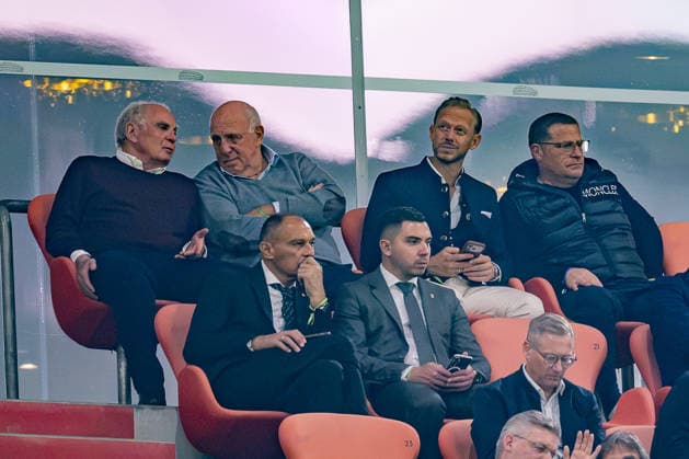 Uli Hoeness (Ehrenpraesident FC Bayern Muenchen) und Dieter Hoeness auf der Tribuene, rechts daneben Rouven Kasper (Vorstand Marketing, FC Bayern Muenchen)und Max Eberl (Sportvorstand, FC Bayern Muenchen) GER, Deutschland vs. Serbien, Fussball, UEFA Nations League, Ligaphase Liga A, 3. Spieltag, Spielzeit 2026 2027, 01.10.2026 (DFL DFB REGULATIONS PROHIBIT ANY USE OF PHOTOGRAPHS as IMAGE SEQUENCES and or QUASI-VIDEO). Foto: HMB Media Heike Feiner Copyright: HMBxMedia HeikexFeiner