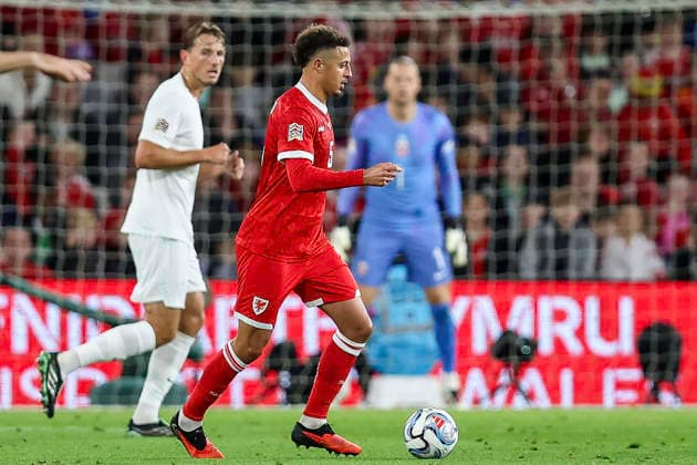 Wales v Norway - UEFA Nations League 2026 27 Group A4 MD3 Ethan Ampadu of Wales, wearing number 5, heads to the middle during the UEFA Nations League Group 4 match between Wales and Norway at the Cardiff City Stadium in Cardiff, on October 1, 2026. Cardiff South Glamorgan United Kingdom  Copyright: xMIxNewsx originalFilename:fletcher-walesvsn261001_npVME.jpg