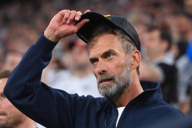 Bundestrainer Juergen KLOPP (GER) rueckt seine Kappe zurecht, Einzelbild,angeschnittenes Einzelmotiv,Portraet,Portrait,Porträt. Fussball Nations League Gruppenphase, Gruppe B, 3.Spieltag Deutschland (GER) - Serbien (SRB) 2-0 am 01.10.2026 , ALLIANZ ARENA