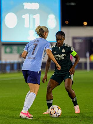 MANCHESTER, ENGLAND - October 1: Beth Mead of Manchester City on the ball during the UEFA Womens Champions League match between Manchester City and Real Madrid at Joie Stadium on October 1, 2026 in Manchester, England. (Photo by Natalie Mincher Sports Press Photo SPP) Copyright: xNataliexMincher SPPx Sportspressphoto_SPR243522