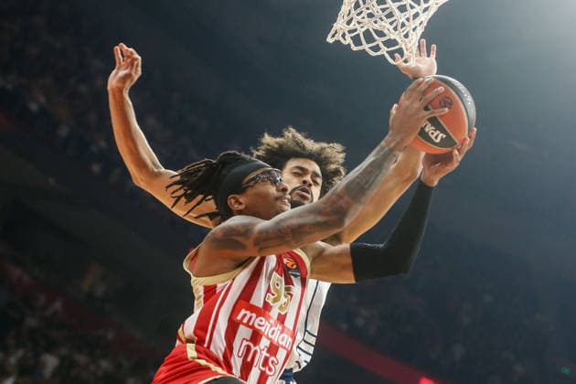 Crvena Zvezda v Anadolu Efes - EuroLeague BELGRADE, SERBIA - OCTOBER 1: Collin Malcolm (17) of Anadolu Efes in action against Chima Moneke (95) of Crvena Zvezda during the EuroLeague basketball match between Crvena Zvezda and Anadolu Efes at Belgrade Arena in Belgrade, Serbia, on October 1, 2026. Filip Stevanovic Anadolu Belgrade Serbia. Editorial use only. Please get in touch for any other usage.  Copyright: x2026xAnadoluxFilipxStevanovicx
