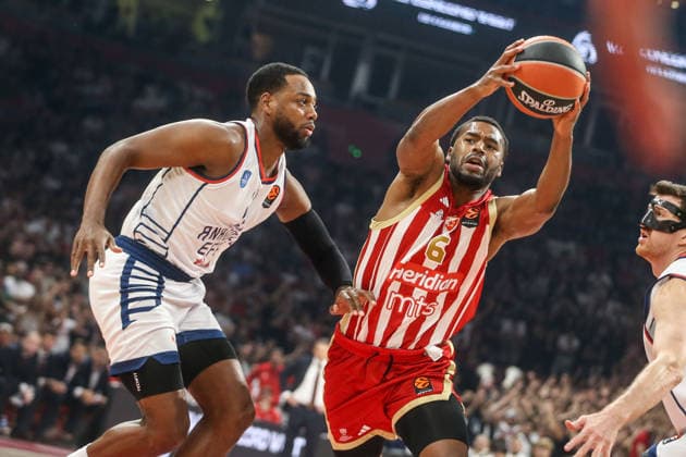 Crvena Zvezda v Anadolu Efes - EuroLeague BELGRADE, SERBIA - OCTOBER 1: Jared Butler (6) of Crvena Zvezda in action during the EuroLeague basketball match between Crvena Zvezda and Anadolu Efes at Belgrade Arena in Belgrade, Serbia, on October 1, 2026. Filip Stevanovic Anadolu Belgrade Serbia. Editorial use only. Please get in touch for any other usage.  Copyright: x2026xAnadoluxFilipxStevanovicx