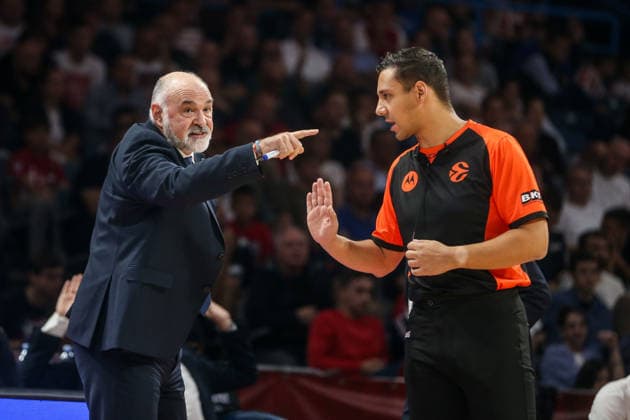Crvena Zvezda v Anadolu Efes - EuroLeague BELGRADE, SERBIA - OCTOBER 1: Head coach of Anadolu Efes, Pablo Laso reacts during the EuroLeague basketball match between Crvena Zvezda and Anadolu Efes at Belgrade Arena in Belgrade, Serbia, on October 1, 2026. Filip Stevanovic Anadolu Belgrade Serbia. Editorial use only. Please get in touch for any other usage.  Copyright: x2026xAnadoluxFilipxStevanovicx