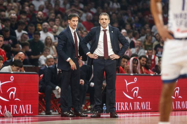 Crvena Zvezda v Anadolu Efes - EuroLeague BELGRADE, SERBIA - OCTOBER 1: Head coach of Crvena Zvezda, Ibon Navarro reacts during the EuroLeague basketball match between Crvena Zvezda and Anadolu Efes at Belgrade Arena in Belgrade, Serbia, on October 1, 2026. Filip Stevanovic Anadolu Belgrade Serbia. Editorial use only. Please get in touch for any other usage.  Copyright: x2026xAnadoluxFilipxStevanovicx