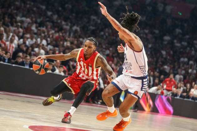 Crvena Zvezda v Anadolu Efes - EuroLeague BELGRADE, SERBIA - OCTOBER 1: Tyson Carter (11) of Crvena Zvezda in action during the EuroLeague basketball match between Crvena Zvezda and Anadolu Efes at Belgrade Arena in Belgrade, Serbia, on October 1, 2026. Filip Stevanovic Anadolu Belgrade Serbia. Editorial use only. Please get in touch for any other usage.  Copyright: x2026xAnadoluxFilipxStevanovicx