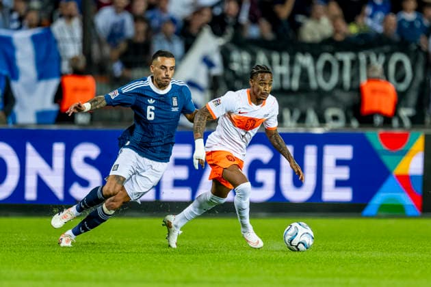 THESSALONIKI - (l-r) Griekenland midfielder Dimitris Kourbelis and Nederland forward Crysencio Summerville during the UEFA Nations League match between Griekenland and Nederland at Toumba Stadion on 1 October 2026 in Thessaloniki, Griekenland. (Photo by DeFodi Images) -