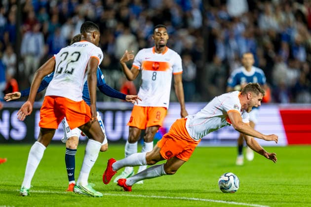 THESSALONIKI - Nederland defender Micky van de Ven during the UEFA Nations League match between Griekenland and Nederland at Toumba Stadion on 1 October 2026 in Thessaloniki, Griekenland. (Photo by DeFodi Images) -